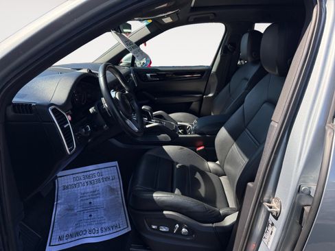 Used 2021 Porsche Cayenne AWD/4WD image 10