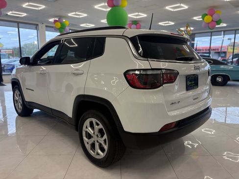 Used 2024 Jeep Compass Latitude AWD/4WD image 10