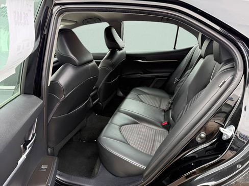 Used 2023 Toyota Camry SE FWD image 4