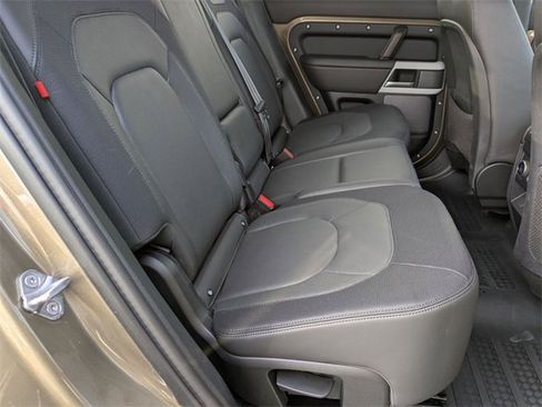 Used 2024 Land Rover Defender 110 X-Dynamic SE image 17