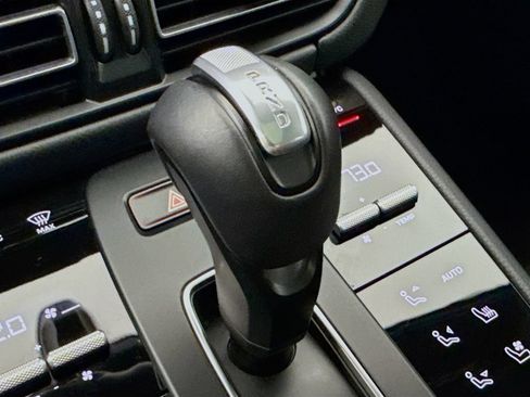 Certified 2025 Porsche Macan AWD/4WD image 21