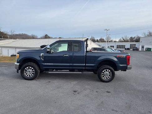 Used 2017 Ford F250 XLT w/ XLT Premium Package image 5