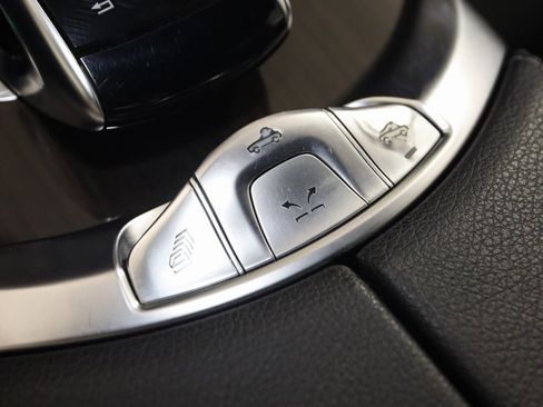 Used 2021 Mercedes-Benz C 300 4MATIC Cabriolet image 40