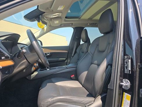 Used 2023 Volvo XC90 B6 Plus image 13