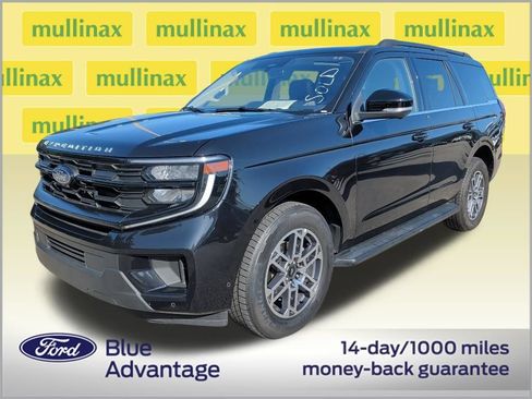 Used 2025 Ford Expedition Active RWD image 3