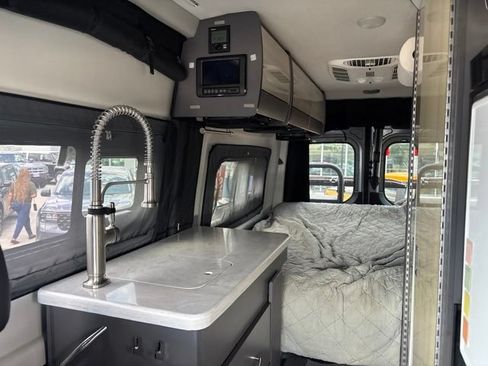 Used 2022 Mercedes-Benz Sprinter 2500 image 11