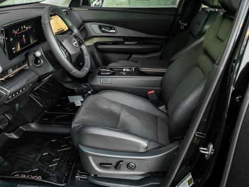 Used 2024 Nissan Ariya AWD image 23