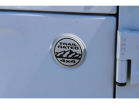Used 2020 Jeep Wrangler Unlimited Sahara AWD/4WD image 31
