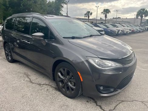 Used 2019 Chrysler Pacifica Limited w/ Advanced Safetytec Group FWD image 7