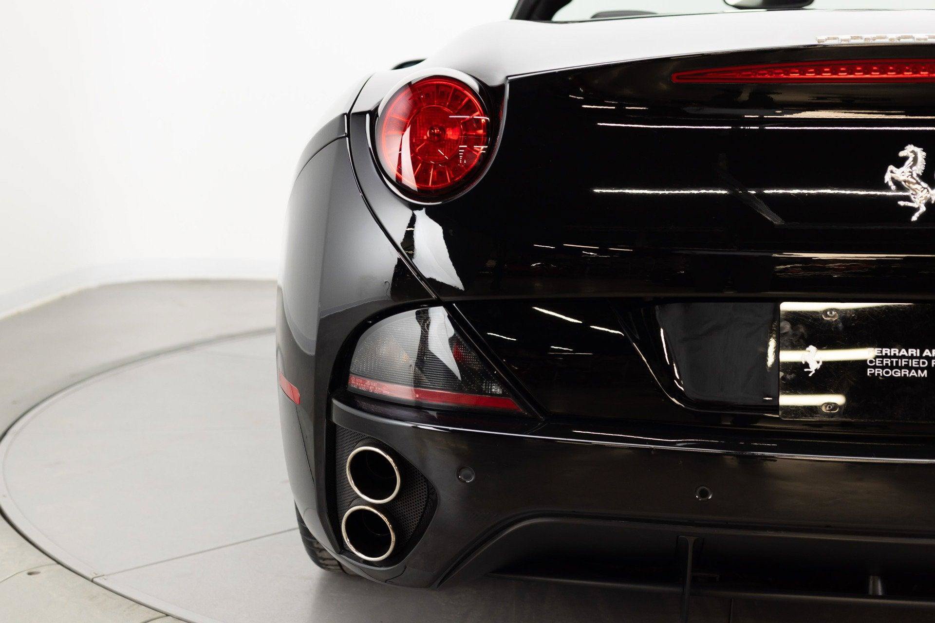 Used 2010 Ferrari California RWD image 33