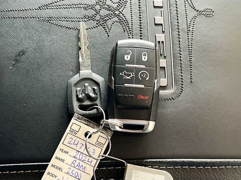 Used 2024 RAM 2500 Limited image 33