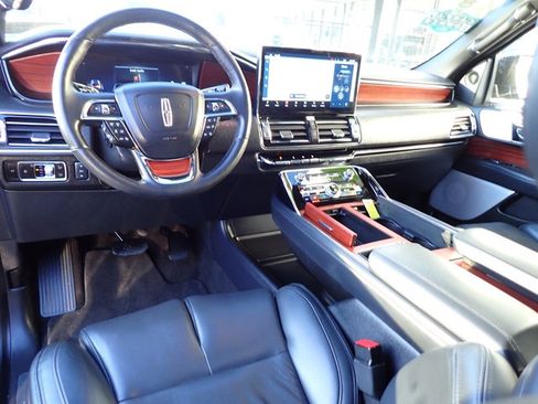 Certified 2023 Lincoln Navigator Reserve image 17