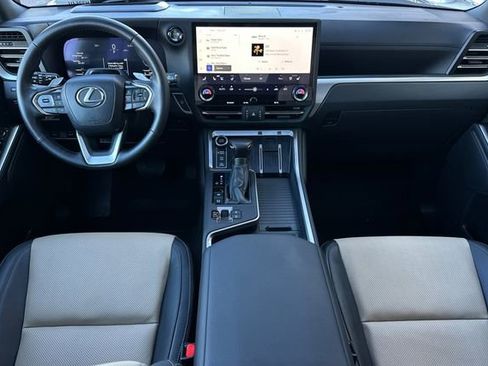 Used 2025 Lexus GX 550 image 14