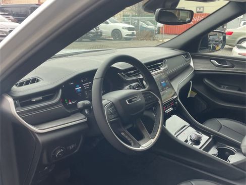 Used 2024 Jeep Grand Cherokee L Limited image 19