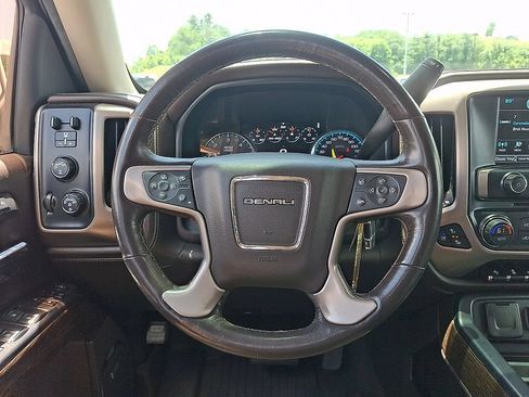 Used 2018 GMC Sierra 1500 Denali AWD/4WD image 19