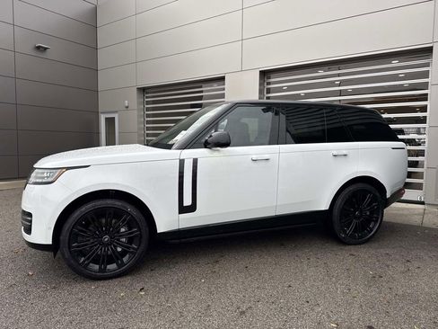 New 2025 Land Rover Range Rover SE image 3