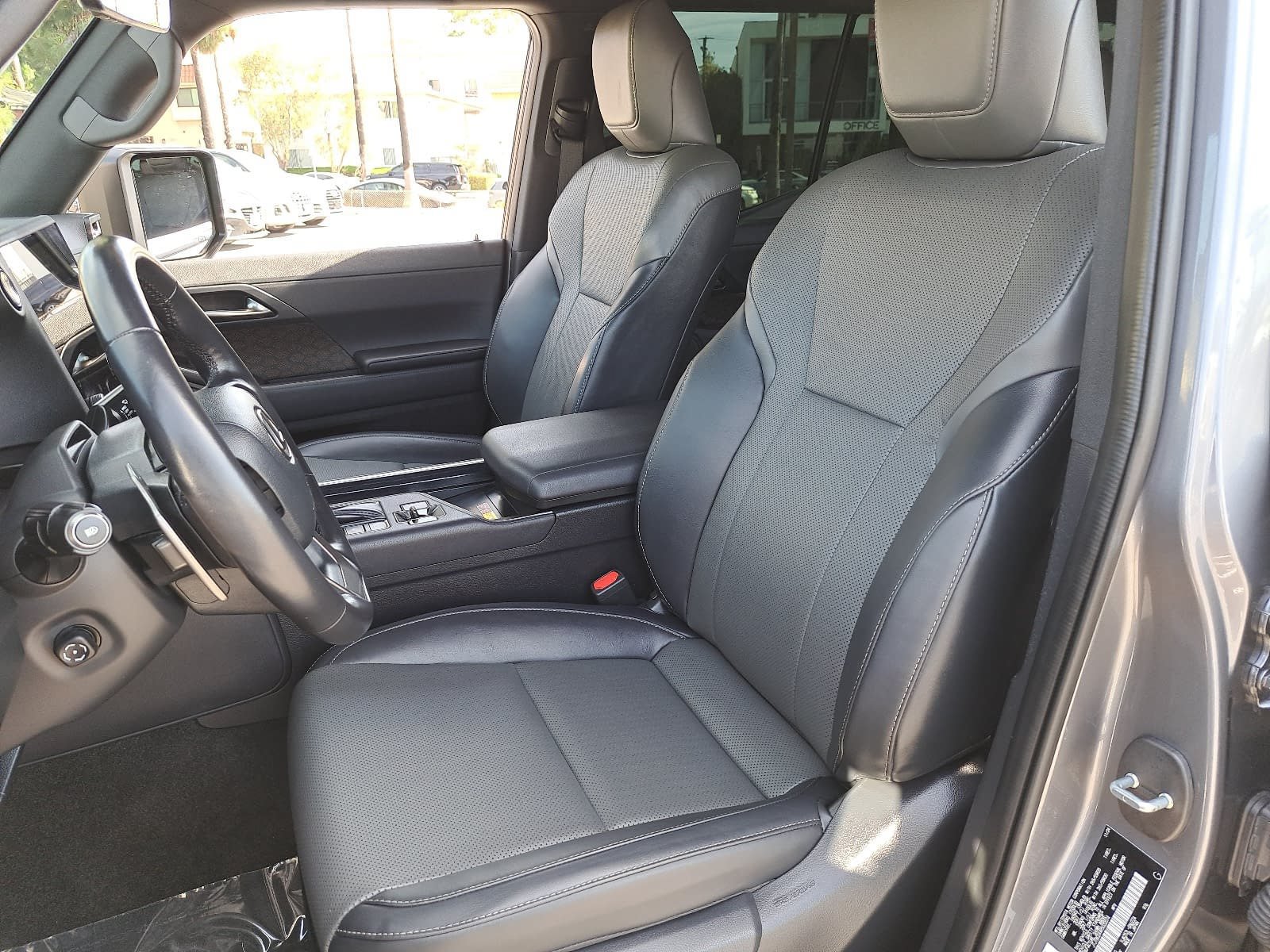Used 2024 Lexus GX 550 w/ Cold Area Package AWD/4WD image 17