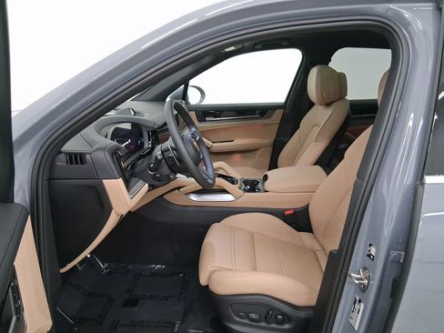 Used 2026 Porsche Cayenne S AWD/4WD image 5
