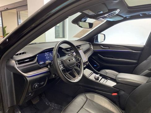 Used 2022 Jeep Grand Cherokee Overland image 18