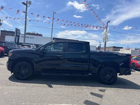 Used 2022 Chevrolet Silverado 1500 Custom w/ LPO, Dark Essentials Package AWD/4WD image 5