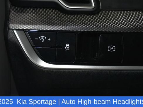 Used 2025 Kia Sportage LX image 10