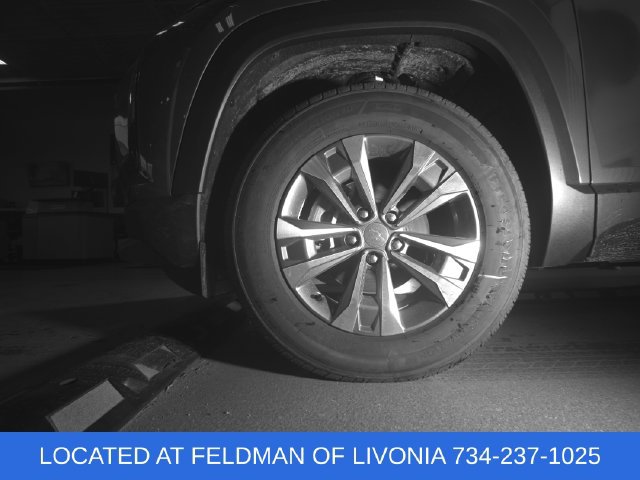Used 2027 Chevrolet Equinox LT w/ Convenience Package II FWD image 29