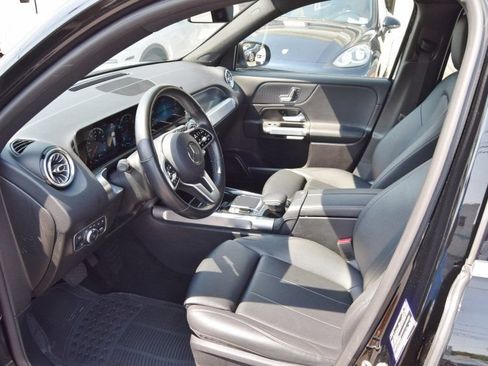 Used 2021 Mercedes-Benz GLB 250 4MATIC w/ Premium Package image 15