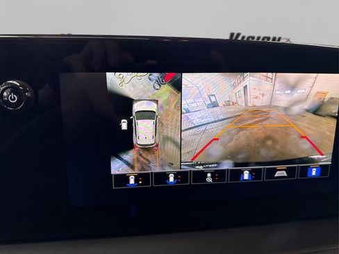 Used 2025 Buick Encore GX Avenir w/ Avenir Technology Package image 30