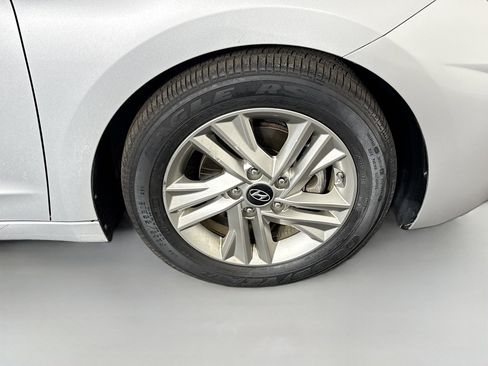 Used 2019 Hyundai Elantra SEL image 31