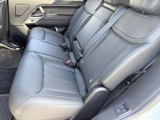 New 2026 Land Rover Range Rover Long Wheelbase SE AWD/4WD image 16