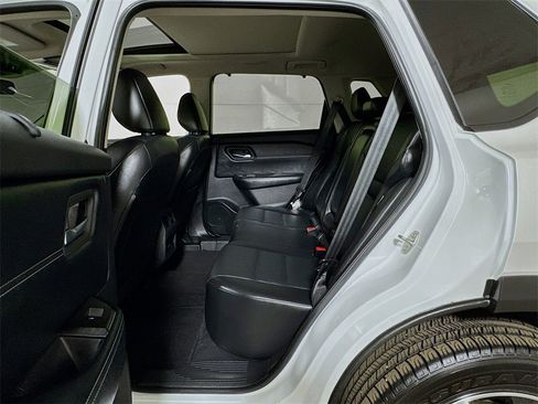 Used 2025 Nissan Rogue SV w/ SV Premium Package image 22