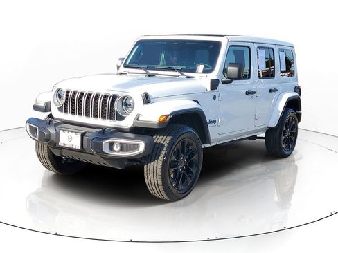 Used 2025 Jeep Wrangler Unlimited Sahara w/ Safety Group AWD/4WD image 2