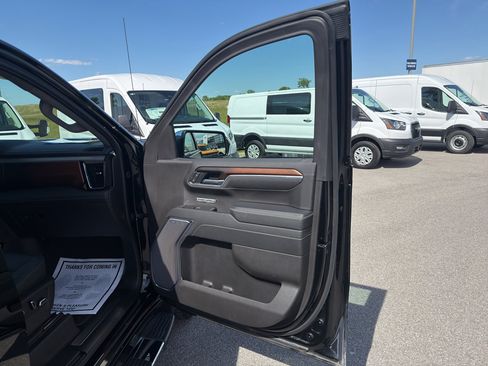 Used 2025 GMC Sierra 1500 Denali AWD/4WD image 17