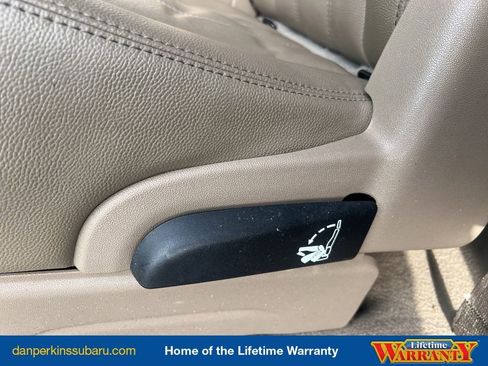 Used 2016 Chrysler Town & Country Touring image 29