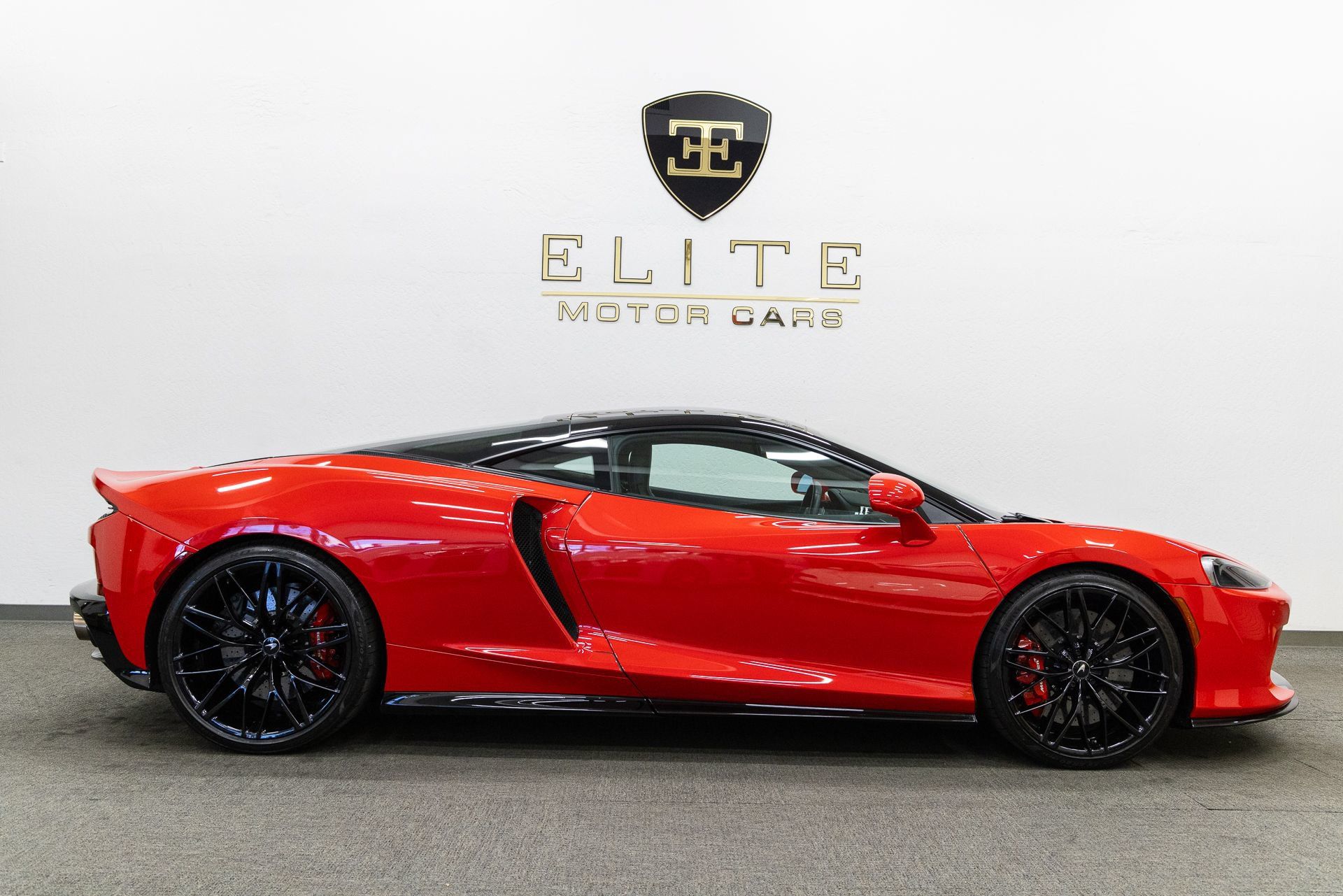 Used 2021 McLaren GT RWD image 11