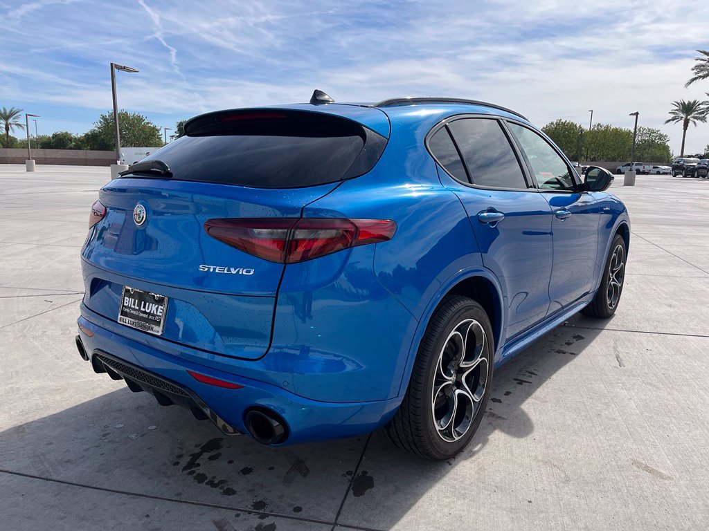 Used 2023 Alfa Romeo Stelvio Veloce AWD/4WD image 7
