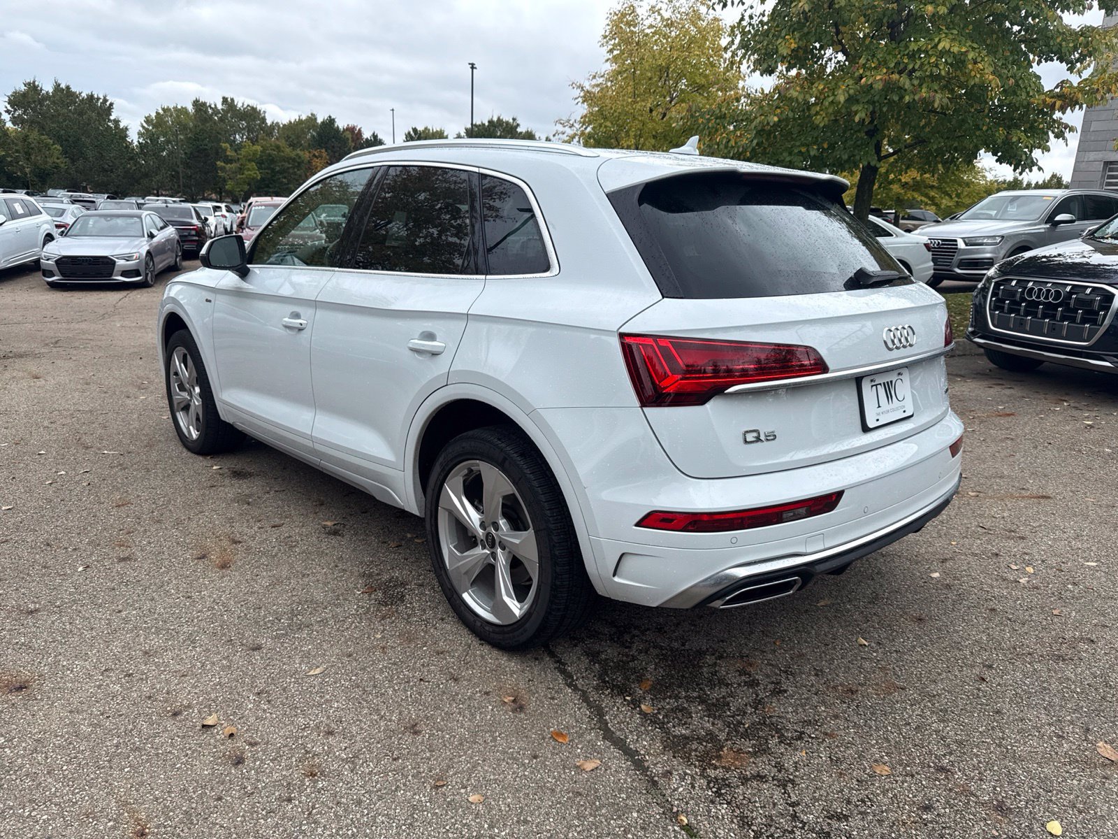 Used 2023 Audi Q5 2.0T Premium Plus w/ Premium Plus Package AWD/4WD image 3