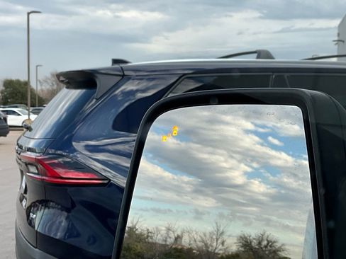 Used 2023 Ford Transit 350 XLT image 21