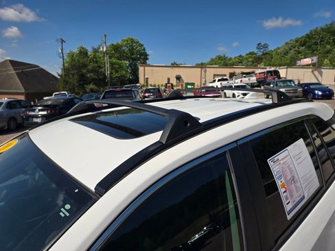 Used 2020 Toyota RAV4 XLE w/ Convenience Package FWD image 10