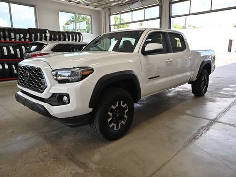 Used 2023 Toyota Tacoma TRD Off-Road w/ Technology Package AWD/4WD image 9