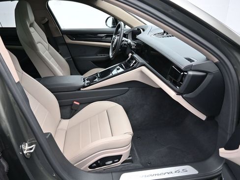 Used 2025 Porsche Panamera 4S image 29