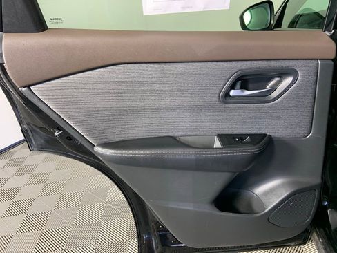 Used 2023 Nissan Rogue SV image 17