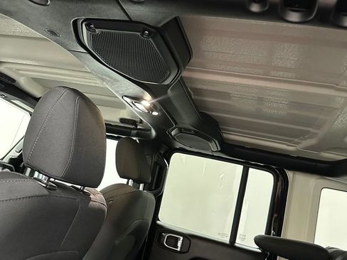 Used 2022 Jeep Wrangler Unlimited Sport image 28