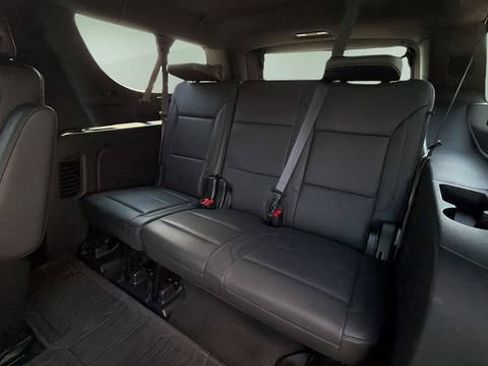 Used 2023 Chevrolet Suburban Z71 w/ Luxury Package AWD/4WD image 31