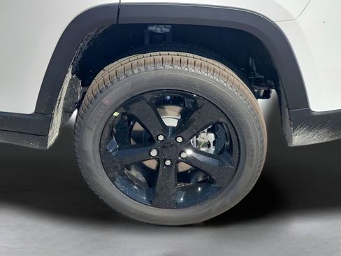 New 2025 Jeep Grand Cherokee Limited w/ Black Appearance Package AWD/4WD image 18