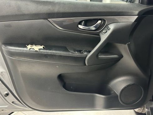 Used 2020 Nissan Rogue S w/ Special Edition Package FWD image 14