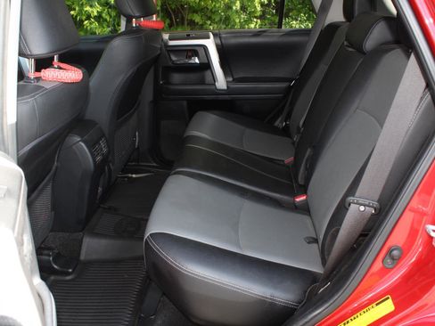 Used 2021 Toyota 4Runner SR5 Premium w/ Moonroof Package AWD/4WD image 16