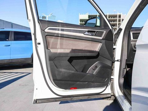 Used 2022 Volkswagen Atlas Cross Sport SEL R-Line image 19