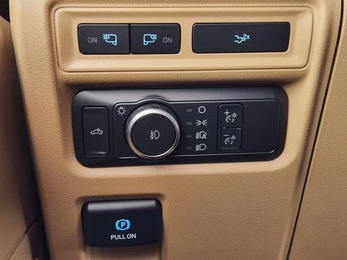 Certified 2022 Ford F150 XLT w/ Equipment Group 302A High image 28