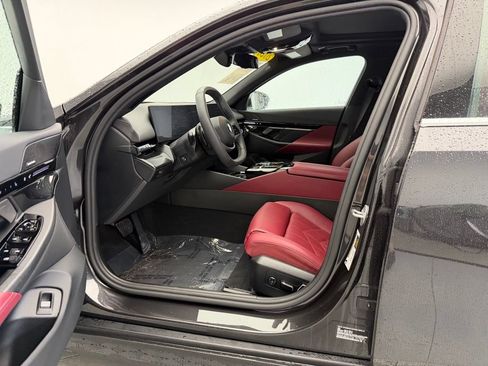 Used 2024 BMW 530i w/ Premium Package RWD image 6